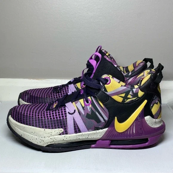 Nike Lebron Witness 7 SE GS Lakers Graffiti Sneakers Size 7Y Shoes